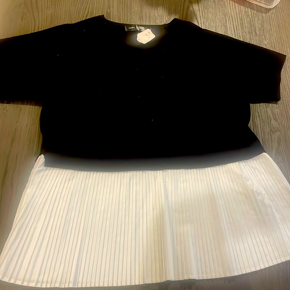 One size fits all Korean Style Blouse. Black/Pearl White pleaded